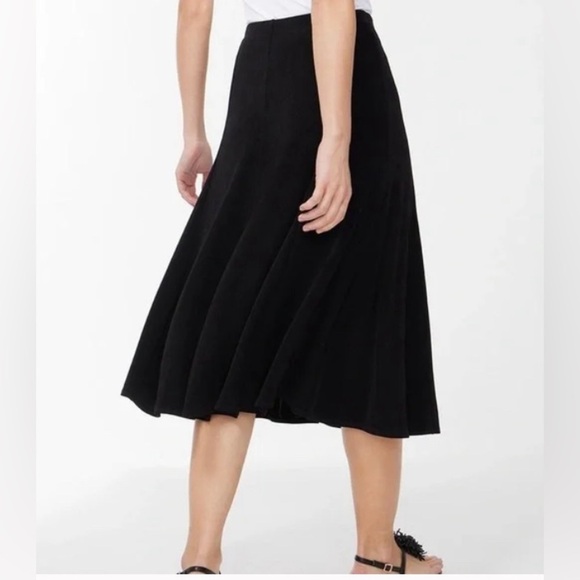 CHICO’S TRAVELLERS Sz 1 Slinky Packable No Wrinkle Trumpet Elastic Waist Skirt - Picture 1 of 6